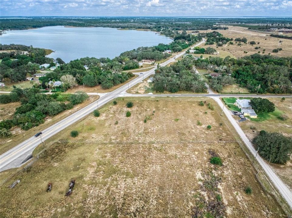 На продажу: $399,900 (2.13 acres)
