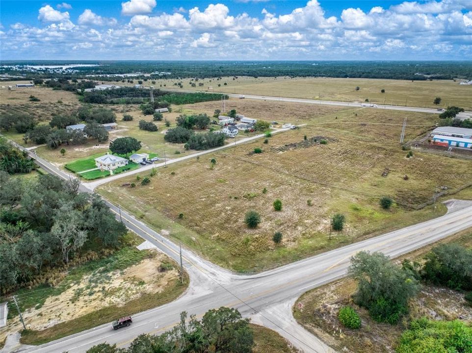 На продажу: $399,900 (2.13 acres)