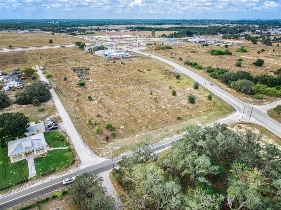 На продажу: $399,900 (2.13 acres)