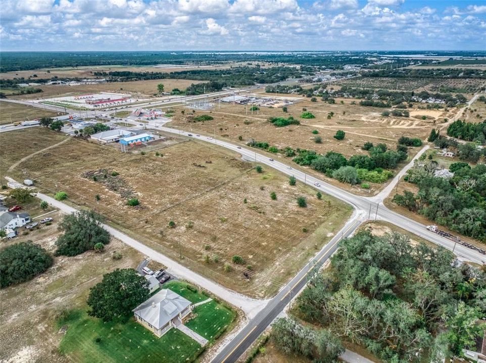 На продажу: $399,900 (2.13 acres)