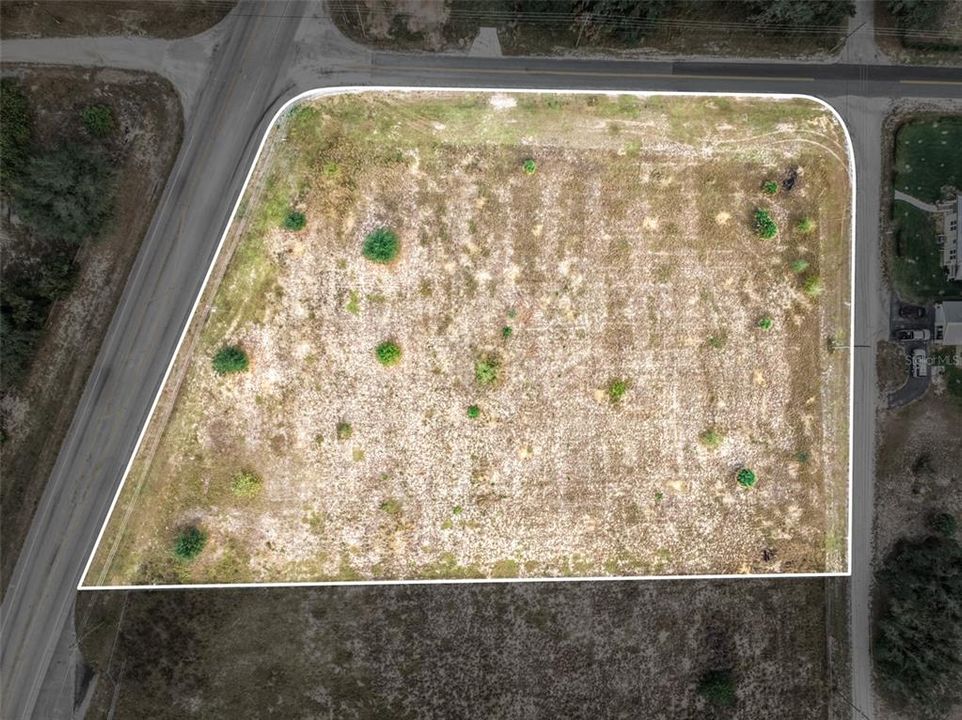 На продажу: $399,900 (2.13 acres)