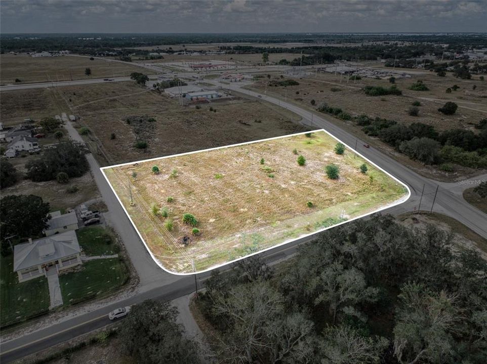 На продажу: $399,900 (2.13 acres)