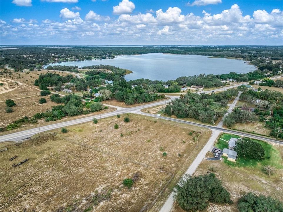 На продажу: $399,900 (2.13 acres)