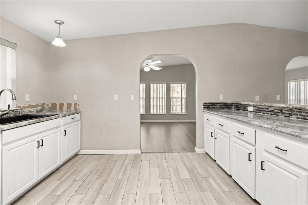 待售: $210,000 (2 贝兹, 2 浴室, 1566 平方英尺)