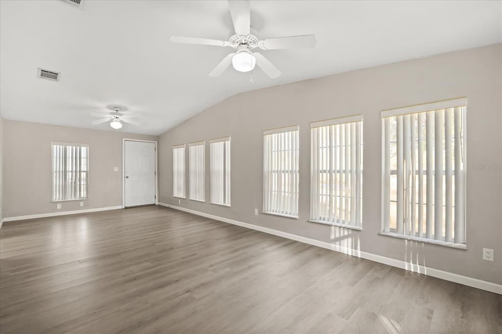 待售: $210,000 (2 贝兹, 2 浴室, 1566 平方英尺)