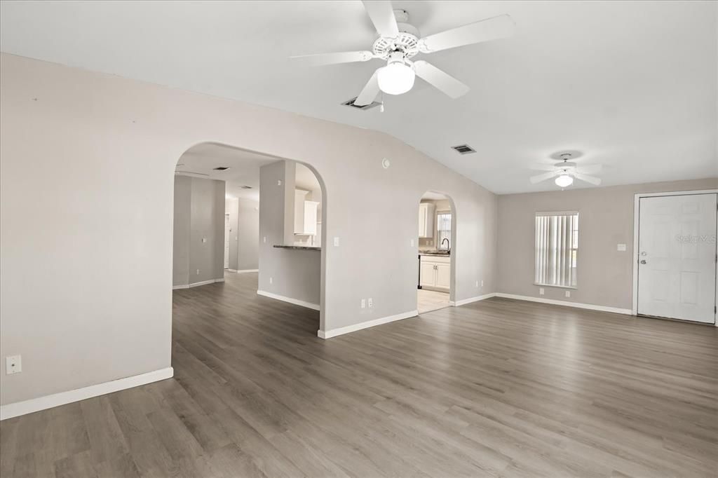 待售: $210,000 (2 贝兹, 2 浴室, 1566 平方英尺)