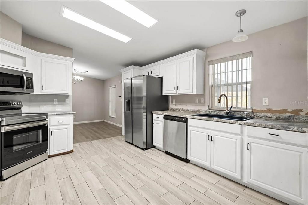 待售: $210,000 (2 贝兹, 2 浴室, 1566 平方英尺)