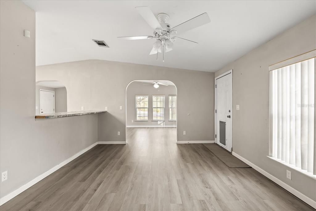 待售: $210,000 (2 贝兹, 2 浴室, 1566 平方英尺)