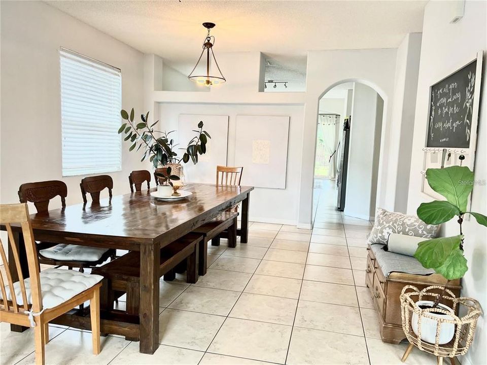 En Renta: $2,600 (4 camas, 2 baños, 1965 Pies cuadrados)