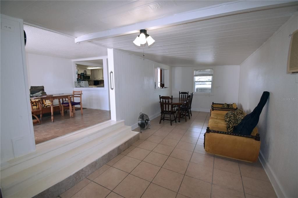 待售: $107,000 (4 贝兹, 2 浴室, 1506 平方英尺)