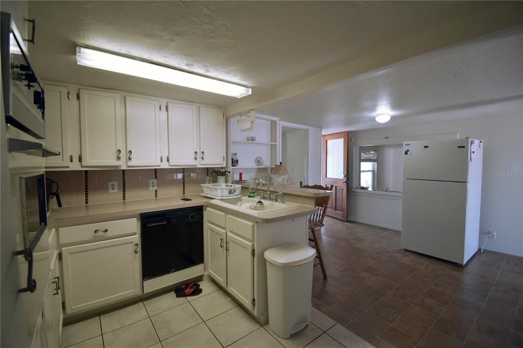 待售: $107,000 (4 贝兹, 2 浴室, 1506 平方英尺)