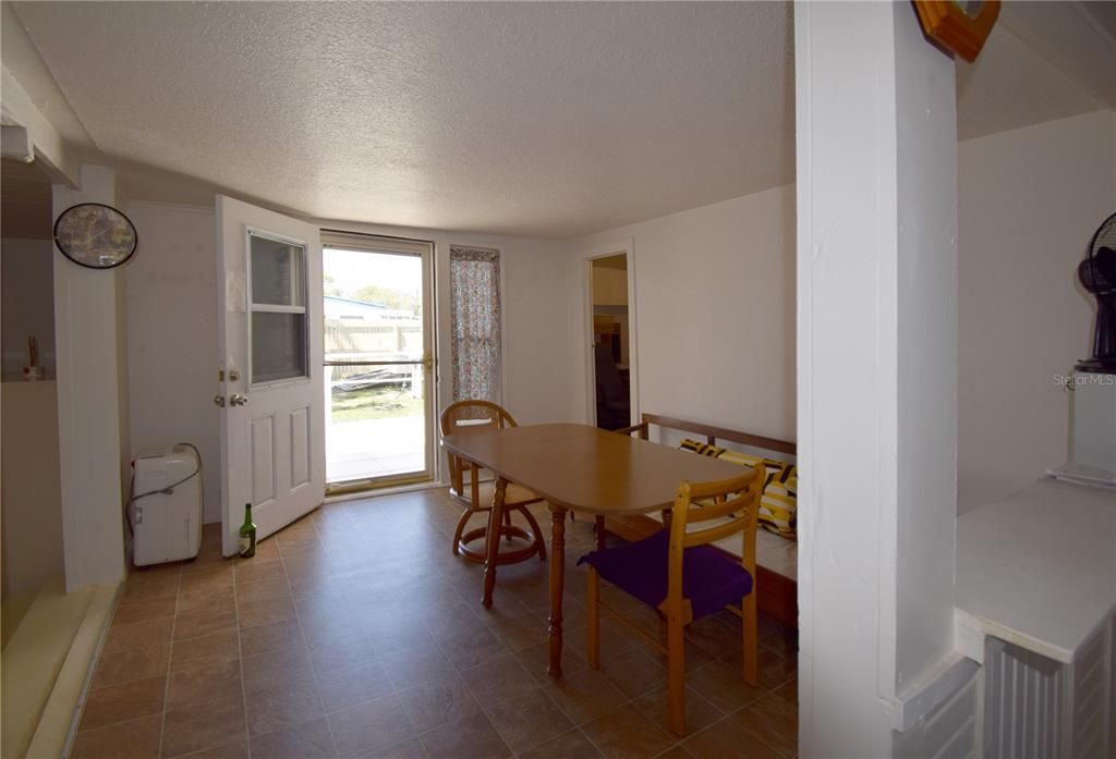 待售: $107,000 (4 贝兹, 2 浴室, 1506 平方英尺)