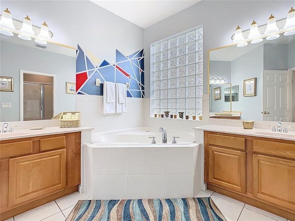 待售: $625,000 (5 贝兹, 4 浴室, 2830 平方英尺)