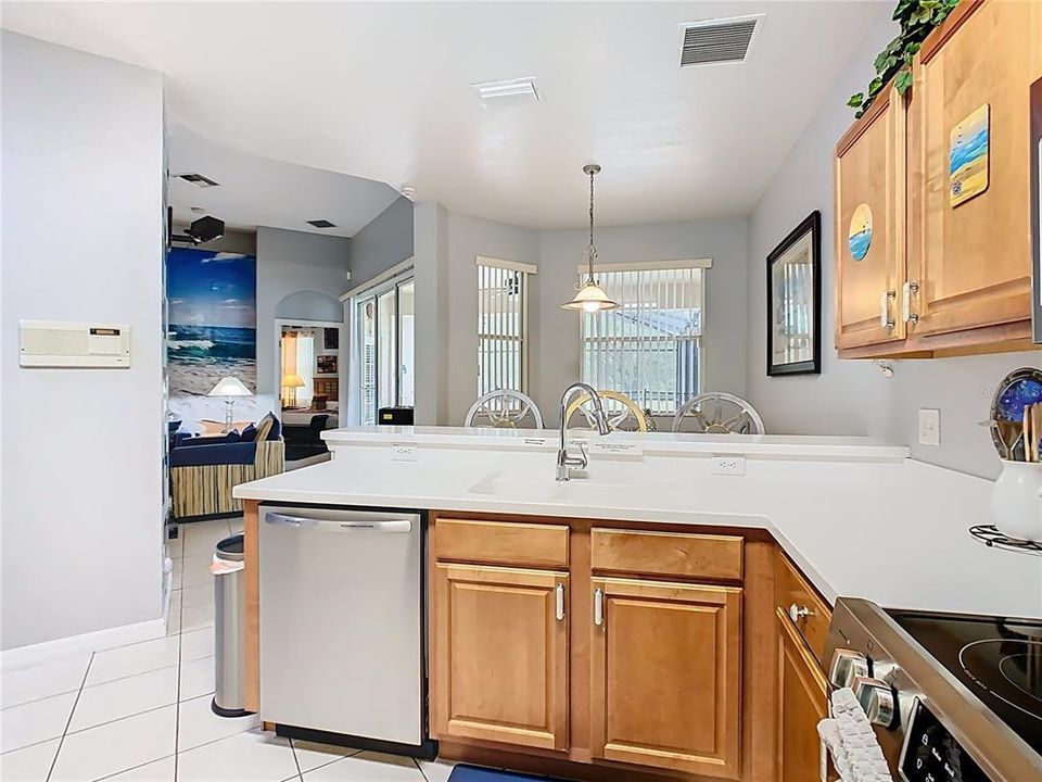 待售: $625,000 (5 贝兹, 4 浴室, 2830 平方英尺)