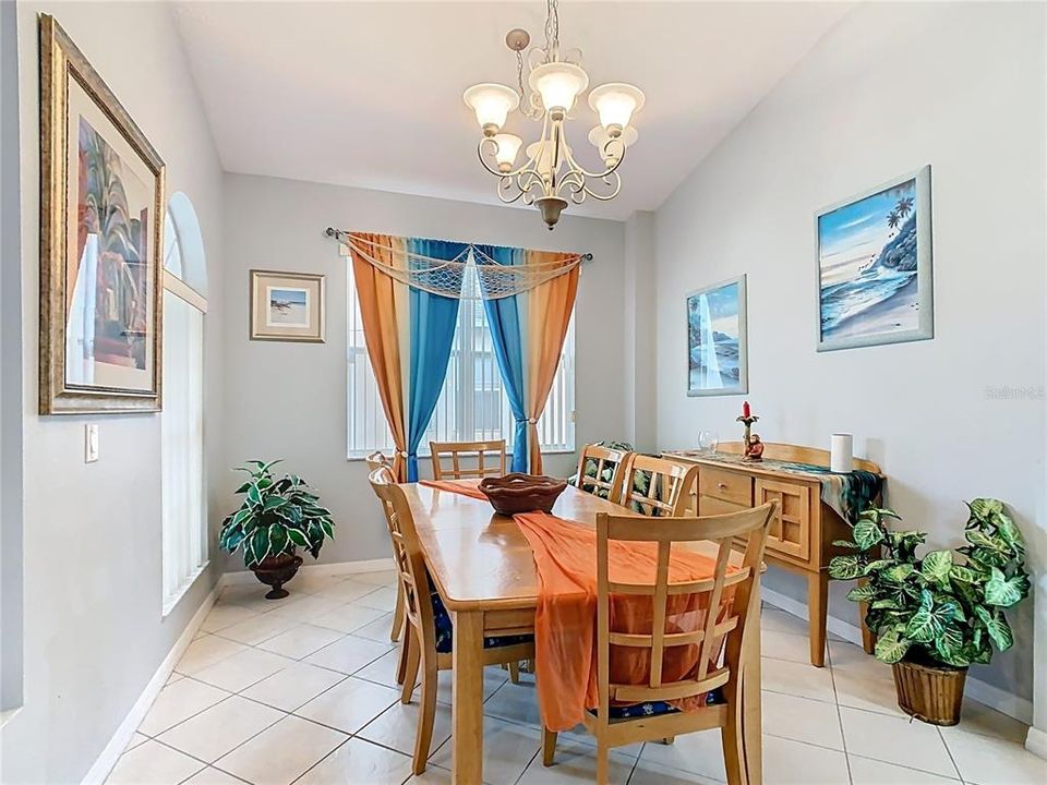 待售: $625,000 (5 贝兹, 4 浴室, 2830 平方英尺)