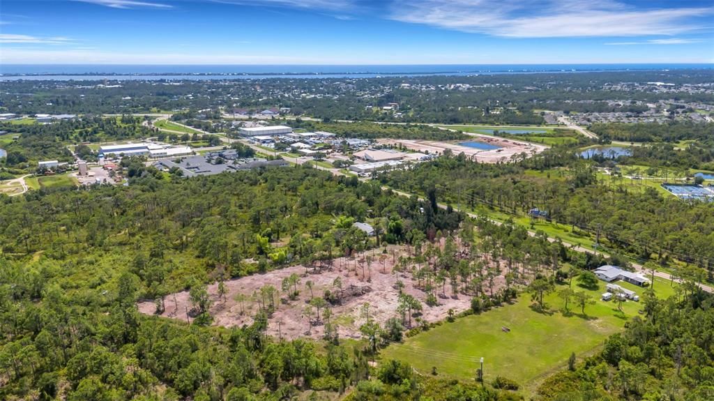 En Venta: $1,590,000 (5.60 acres)