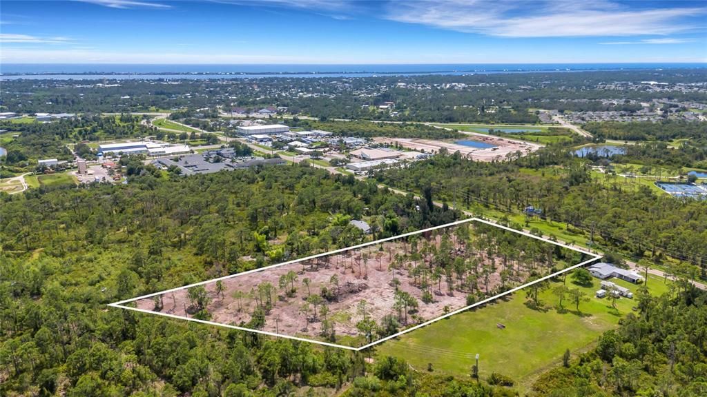 En Venta: $1,590,000 (5.60 acres)