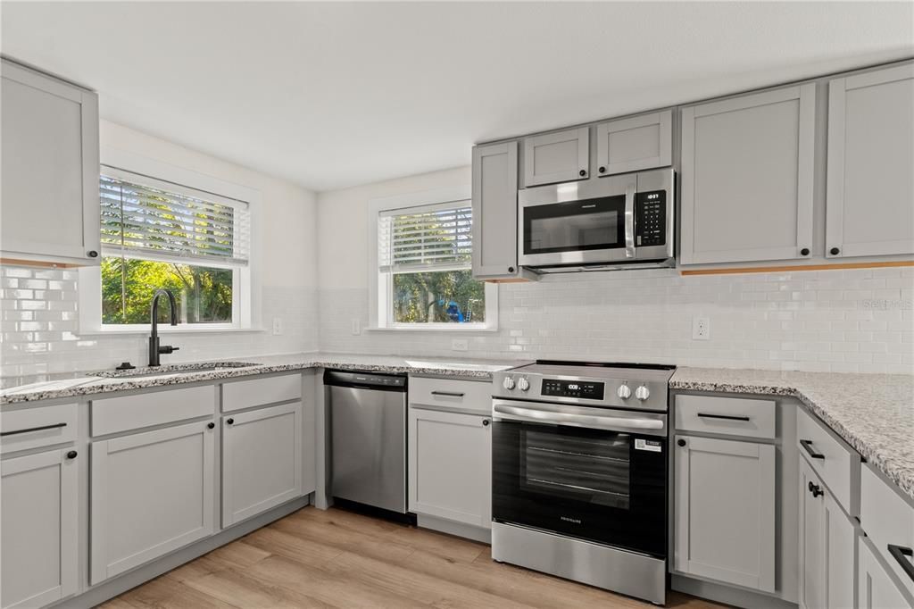 For Sale: $299,000 (3 beds, 2 baths, 1246 Square Feet)