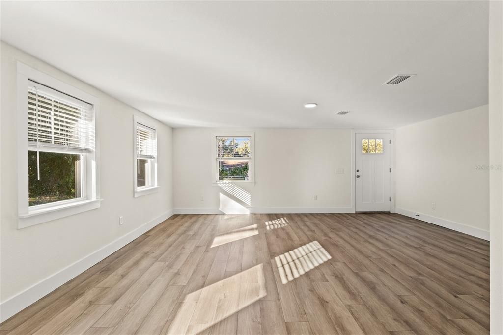 For Sale: $299,000 (3 beds, 2 baths, 1246 Square Feet)