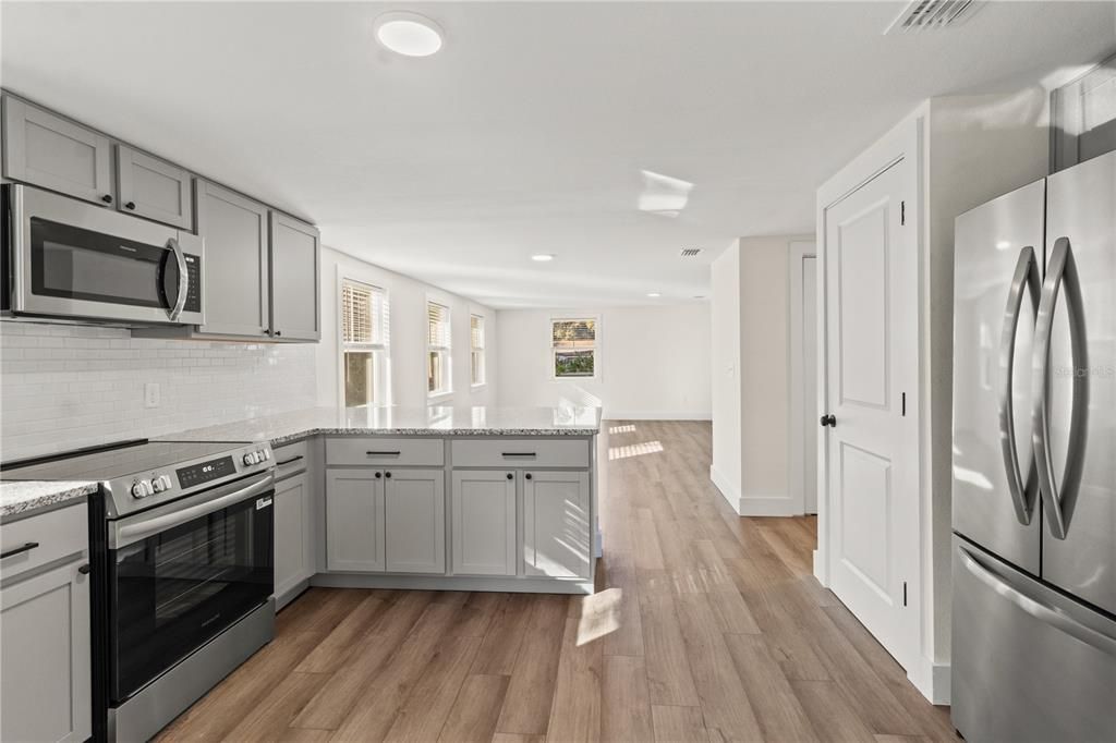 For Sale: $299,000 (3 beds, 2 baths, 1246 Square Feet)