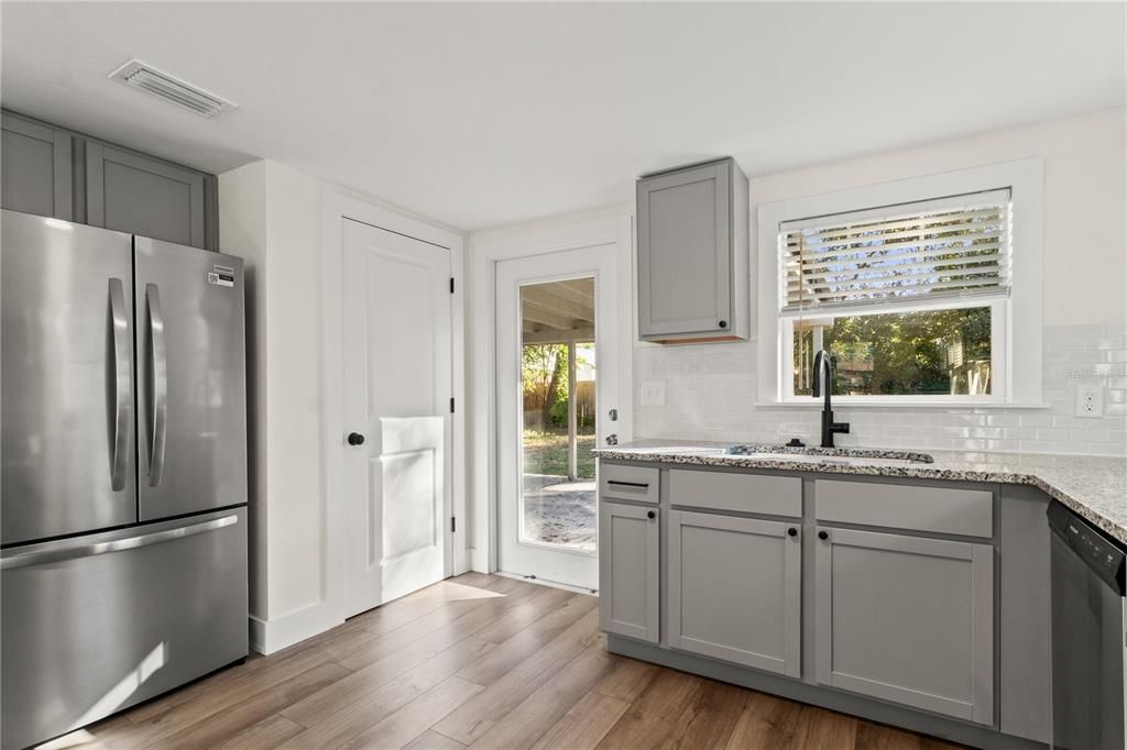 For Sale: $299,000 (3 beds, 2 baths, 1246 Square Feet)