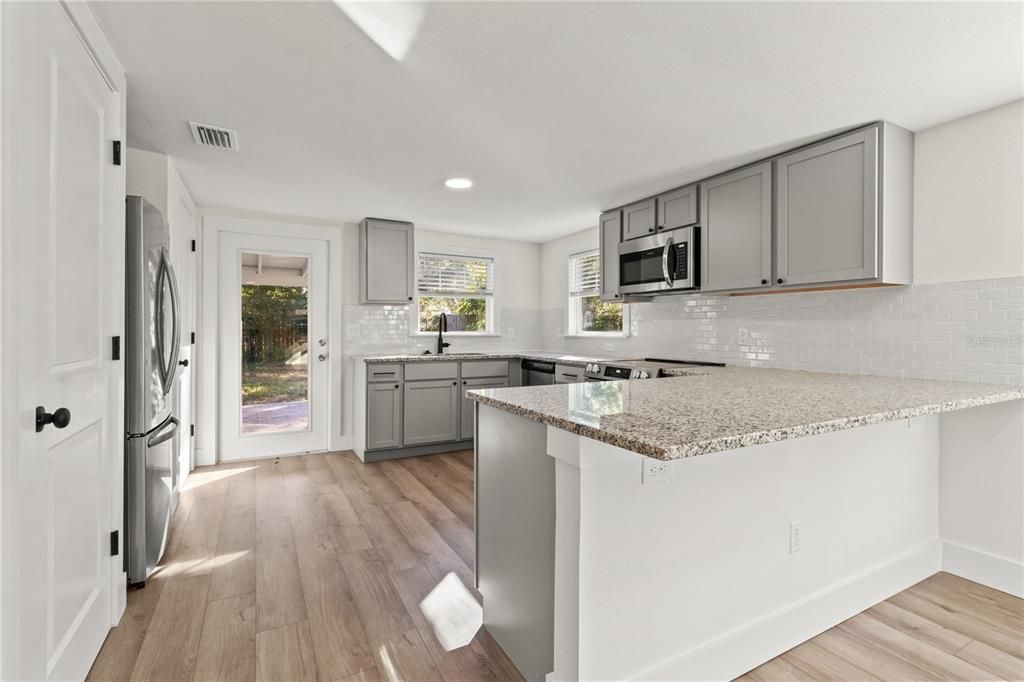 For Sale: $299,000 (3 beds, 2 baths, 1246 Square Feet)