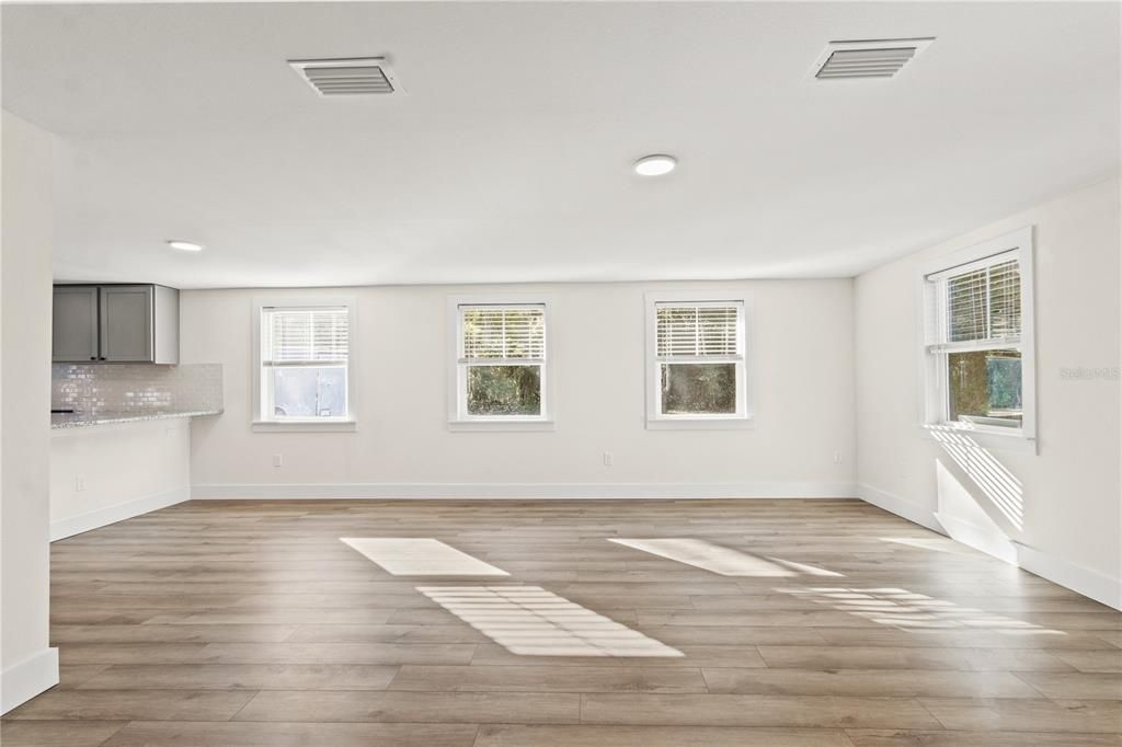 For Sale: $299,000 (3 beds, 2 baths, 1246 Square Feet)