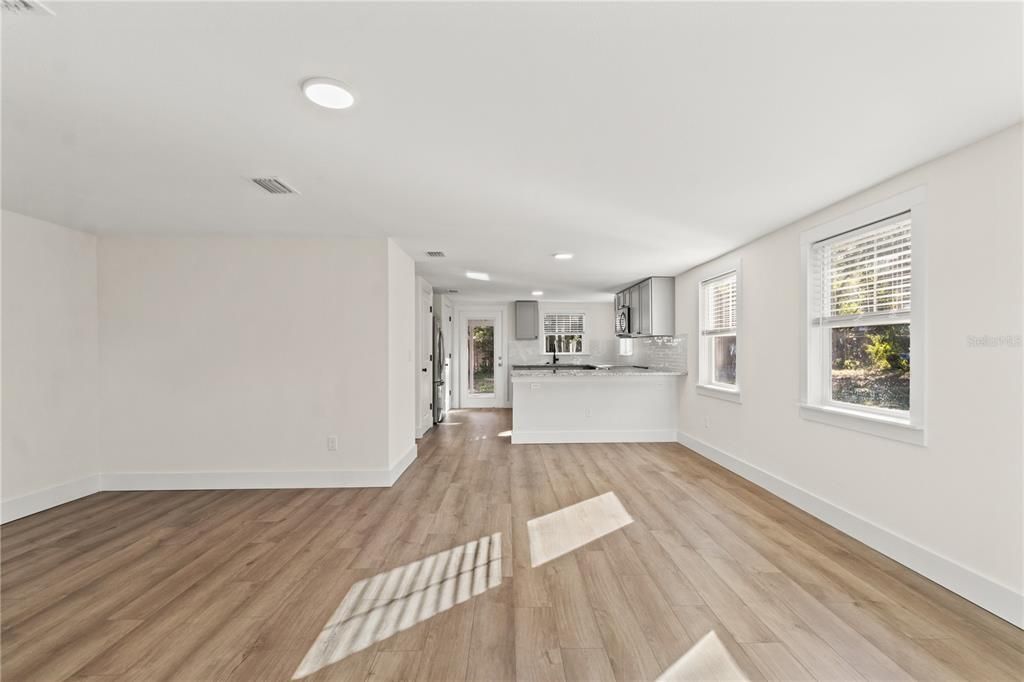 For Sale: $299,000 (3 beds, 2 baths, 1246 Square Feet)