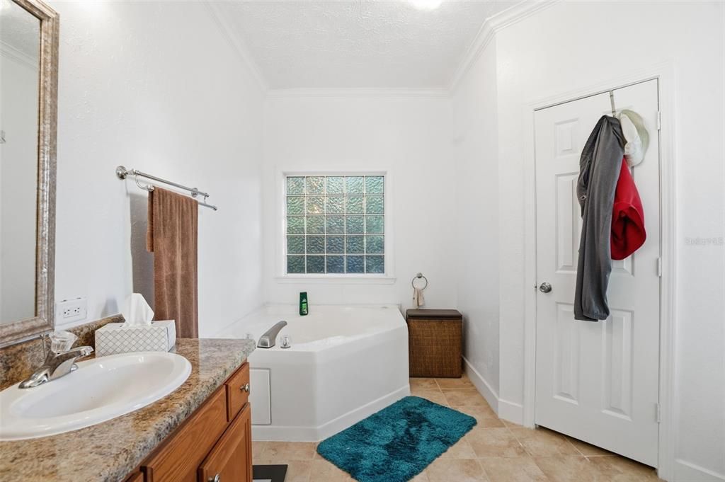 For Sale: $495,000 (5 beds, 3 baths, 2832 Square Feet)