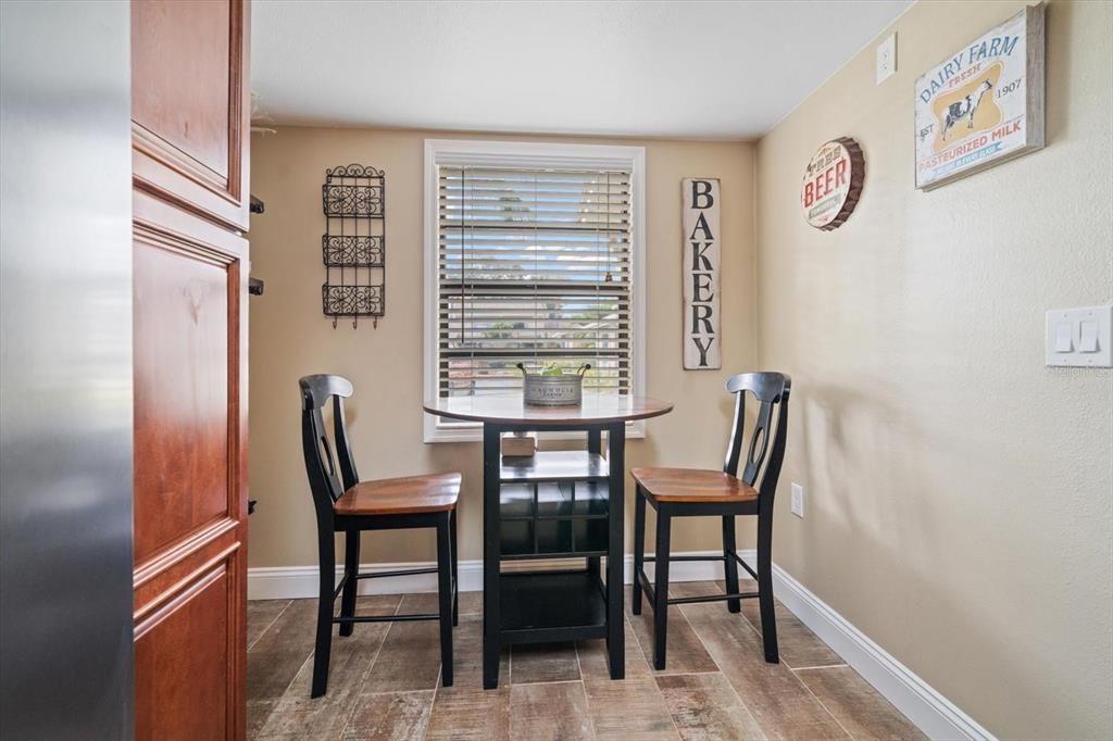 待售: $249,000 (2 贝兹, 1 浴室, 1248 平方英尺)