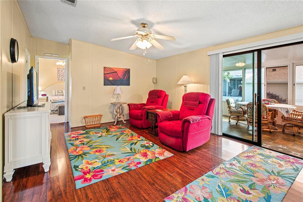 For Sale: $254,900 (2 beds, 2 baths, 1610 Square Feet)