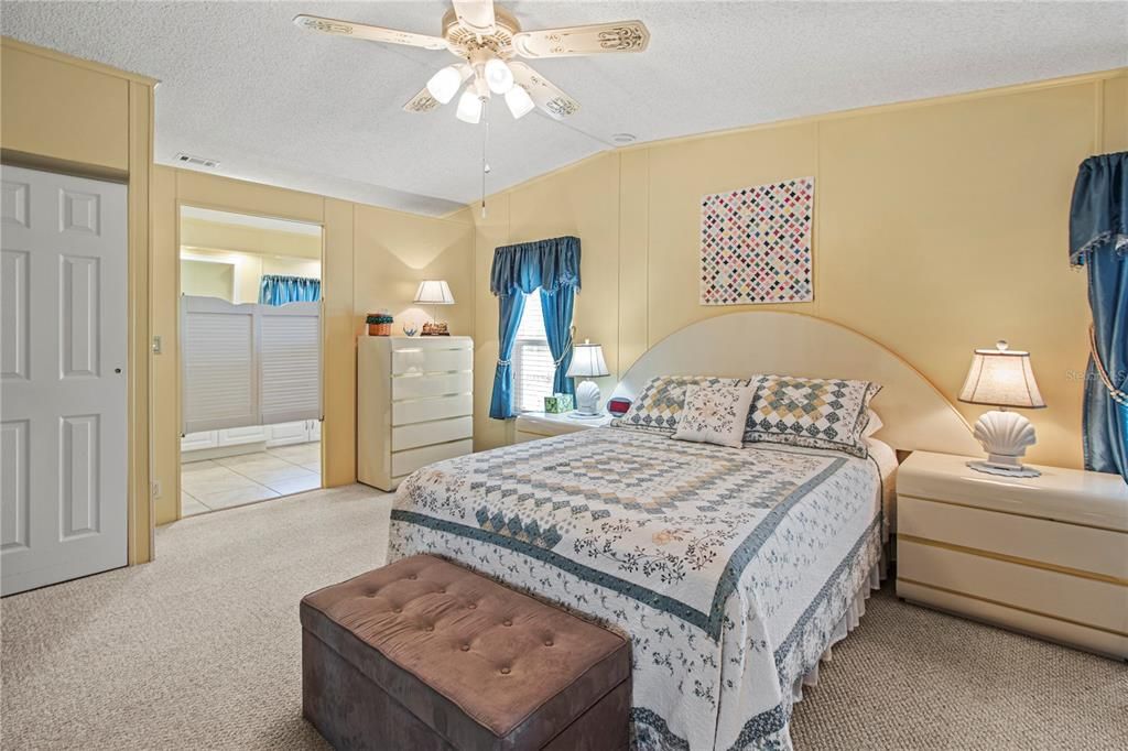 For Sale: $254,900 (2 beds, 2 baths, 1610 Square Feet)