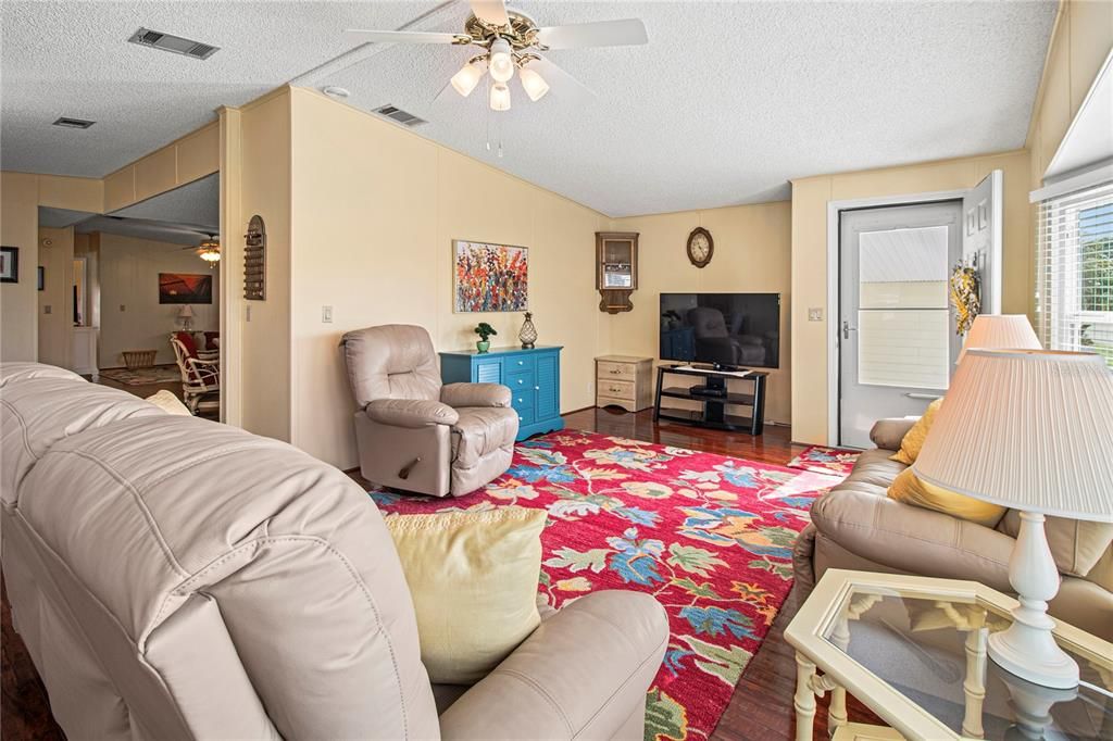 For Sale: $254,900 (2 beds, 2 baths, 1610 Square Feet)