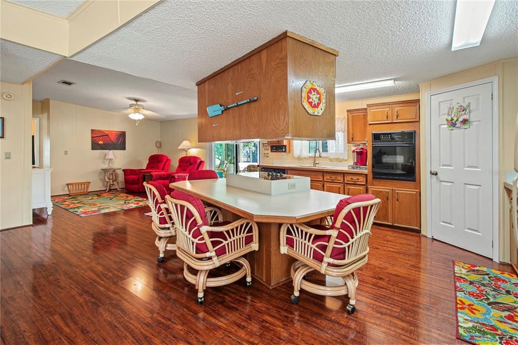 For Sale: $254,900 (2 beds, 2 baths, 1610 Square Feet)