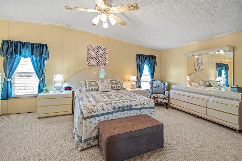 For Sale: $254,900 (2 beds, 2 baths, 1610 Square Feet)