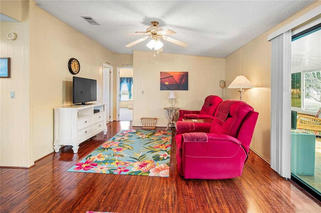 For Sale: $254,900 (2 beds, 2 baths, 1610 Square Feet)