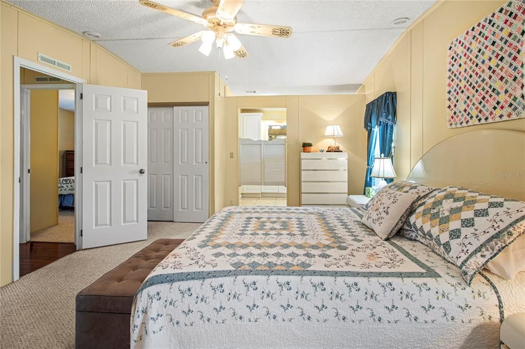 For Sale: $254,900 (2 beds, 2 baths, 1610 Square Feet)