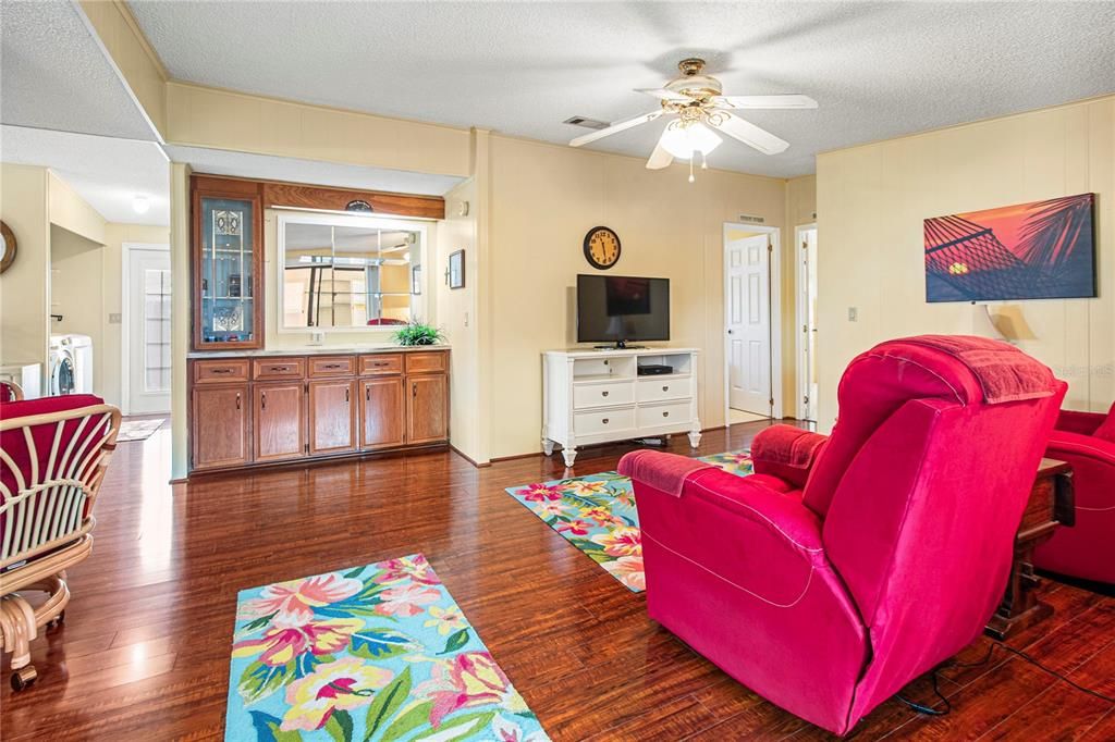 For Sale: $254,900 (2 beds, 2 baths, 1610 Square Feet)