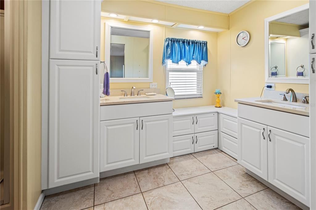 For Sale: $254,900 (2 beds, 2 baths, 1610 Square Feet)