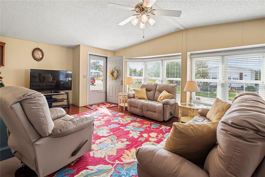 For Sale: $254,900 (2 beds, 2 baths, 1610 Square Feet)