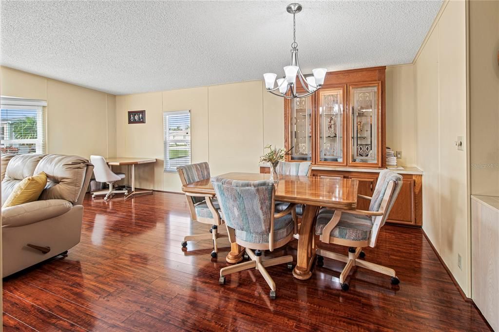 For Sale: $254,900 (2 beds, 2 baths, 1610 Square Feet)