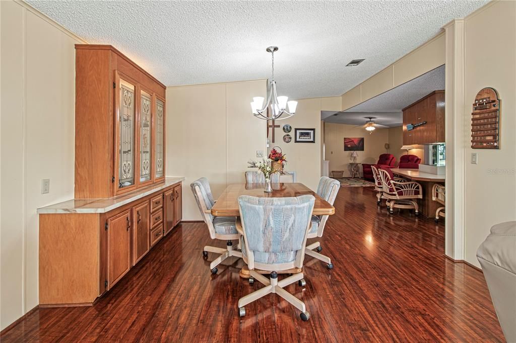 For Sale: $254,900 (2 beds, 2 baths, 1610 Square Feet)
