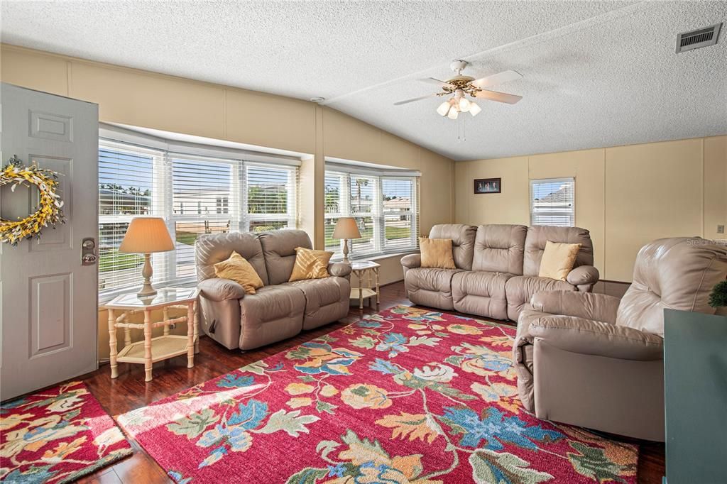 For Sale: $254,900 (2 beds, 2 baths, 1610 Square Feet)