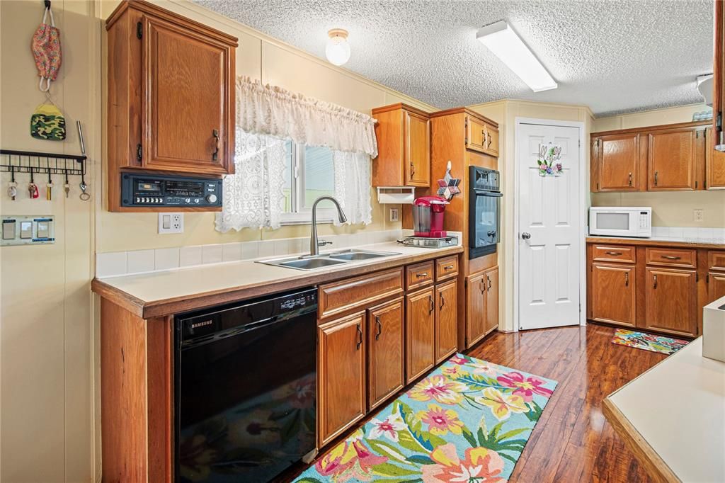 For Sale: $254,900 (2 beds, 2 baths, 1610 Square Feet)