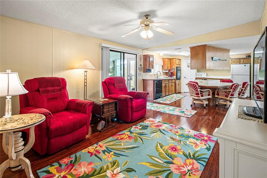 For Sale: $254,900 (2 beds, 2 baths, 1610 Square Feet)