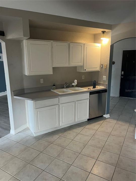 待售: $169,000 (2 贝兹, 2 浴室, 1125 平方英尺)