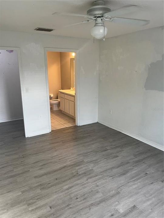 待售: $169,000 (2 贝兹, 2 浴室, 1125 平方英尺)