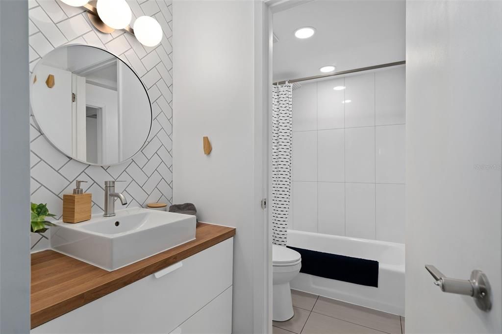 For Sale: $220,000 (2 beds, 1 baths, 1000 Square Feet)