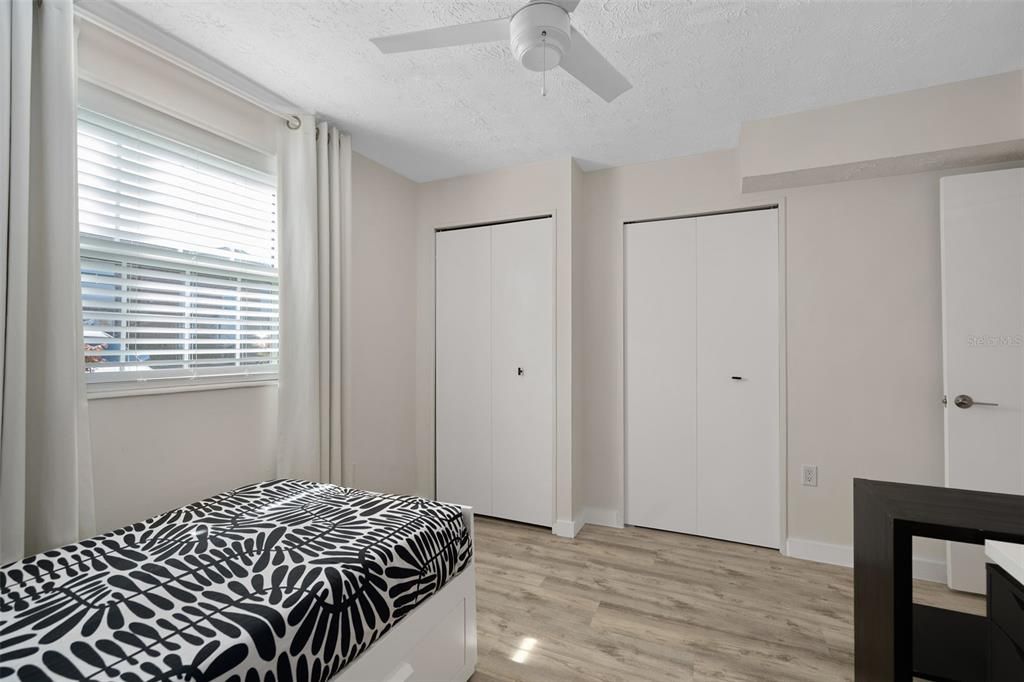 For Sale: $220,000 (2 beds, 1 baths, 1000 Square Feet)