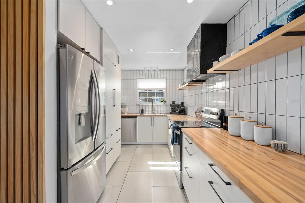 For Sale: $220,000 (2 beds, 1 baths, 1000 Square Feet)